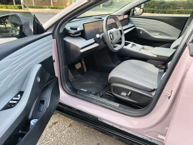 Geely Galaxy E8 — Фото автомобиля 9