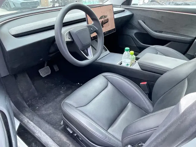 Tesla Model 3 — Фото автомобиля 4