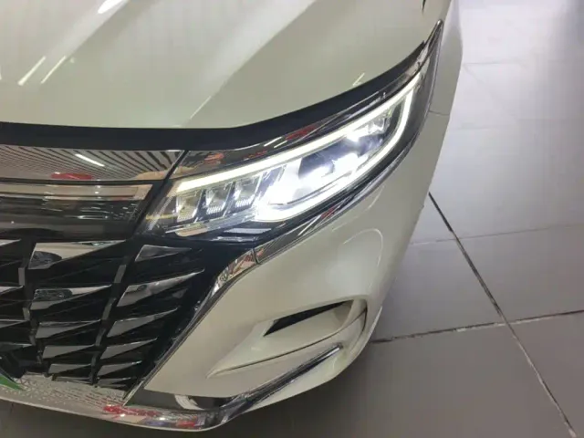 Roewe iMAX8 — Фото автомобиля 23