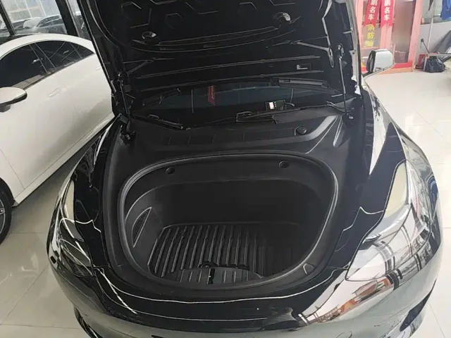 Tesla Model 3 — Фото автомобиля 19