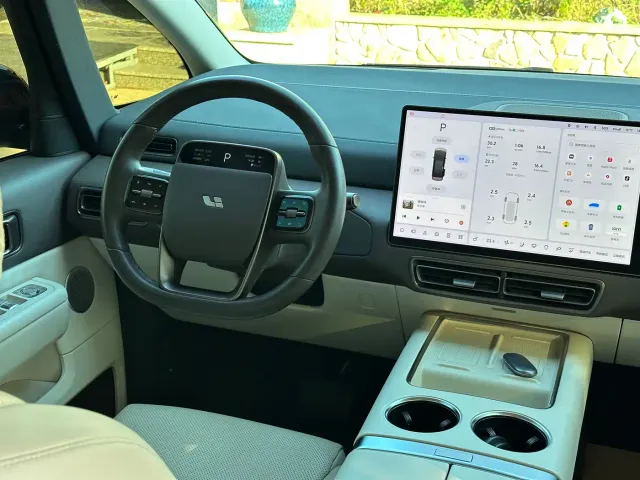 Li Auto MEGA — Фото автомобиля 18