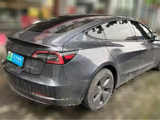 Tesla Model 3 — Фото автомобиля 2