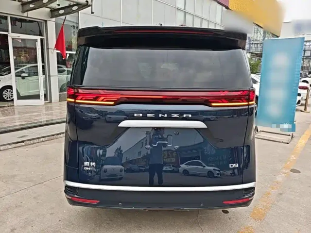 Denza D9 — Фото автомобиля 5
