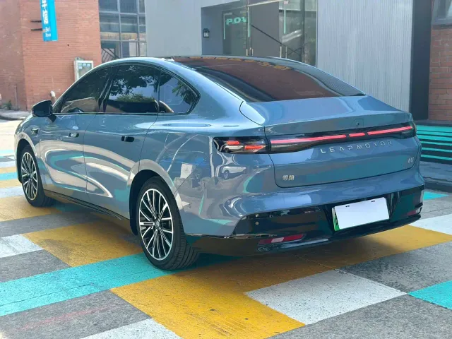 Leapmotor B01 — Фото автомобиля 7