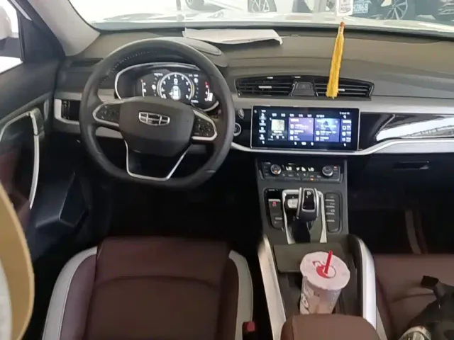 Geely Boyue — Фото автомобиля 9