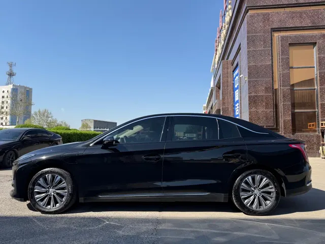 Hongqi E-QM5 — Фото автомобиля 5