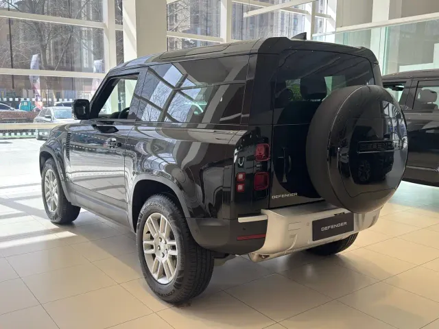 Land Rover Defender — Фото автомобиля 4