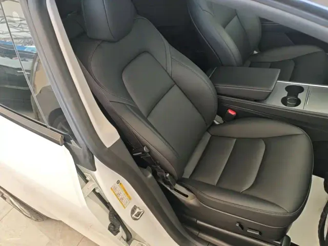 Tesla Model Y — Фото автомобиля 24