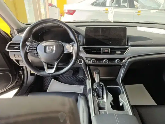 Honda Accord — Фото автомобиля 9