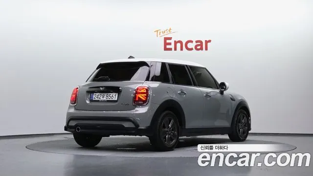 Mini Cooper Cooper 5 дверей Classic — Фото автомобиля 2