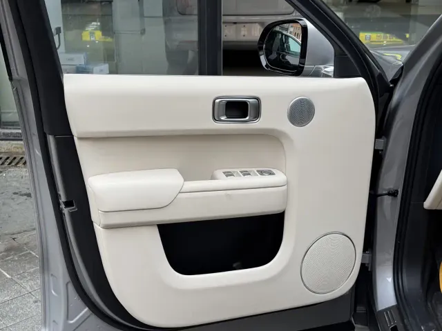 Li Auto L8 — Фото автомобиля 17