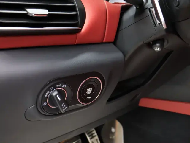Maserati Levante — Фото автомобиля 24