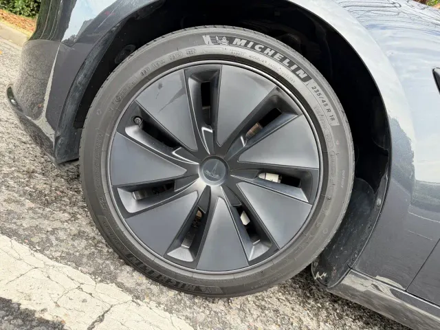 Tesla Model 3 — Фото автомобиля 18