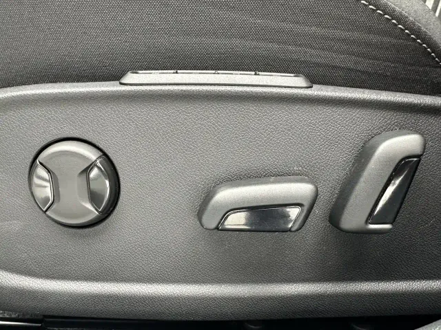 Volkswagen Golf — Фото автомобиля 13