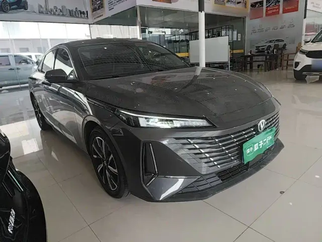 Changan Eado — Фото автомобиля 3