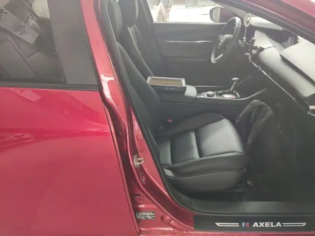 Mazda Axela — Фото автомобиля 24