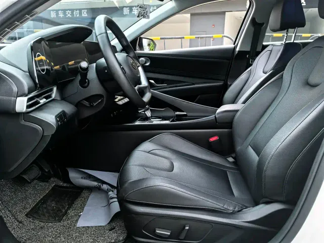 Hyundai Elantra — Фото автомобиля 5