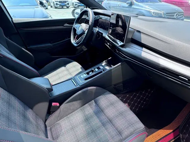 Volkswagen Golf GTI — Фото автомобиля 11