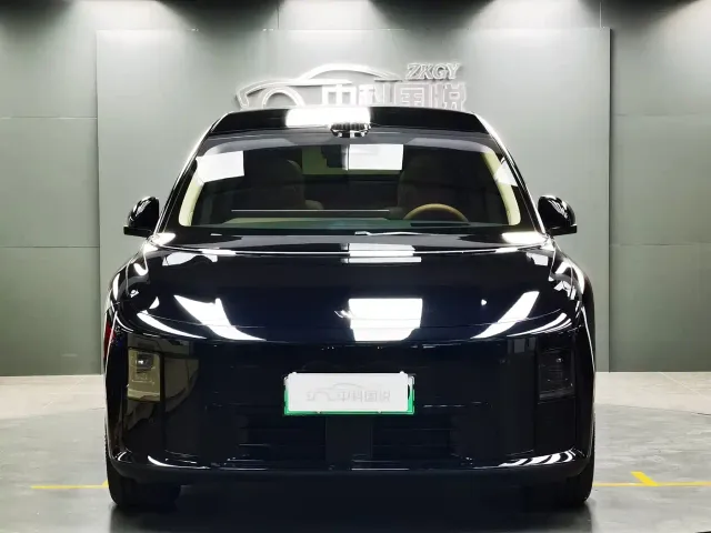 Li Auto Li i8 2025 Standard Edition — Фото автомобиля 4