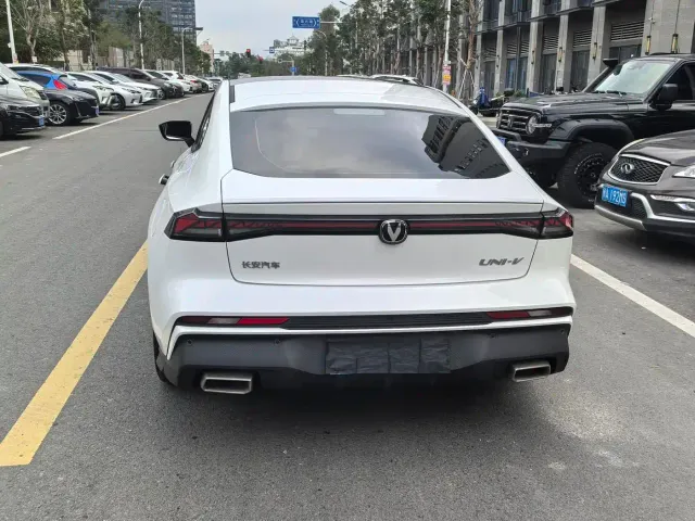 Changan UNI-V — Фото автомобиля 6