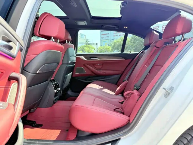 BMW 5 Series — Фото автомобиля 17
