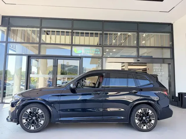 BMW iX3 — Фото автомобиля 2