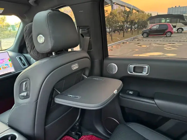 Li Auto L8 — Фото автомобиля 11