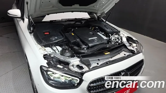 Mercedes-Benz E-Class — Фото автомобиля 6