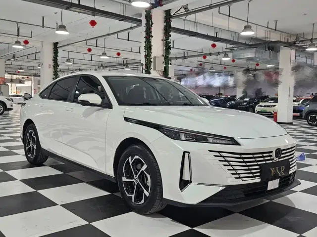 Changan Eado — Фото автомобиля 8