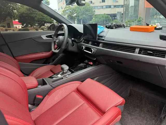 Audi A4L — Фото автомобиля 12