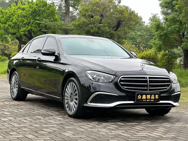 Mercedes-Benz E-Class — Фото автомобиля 3