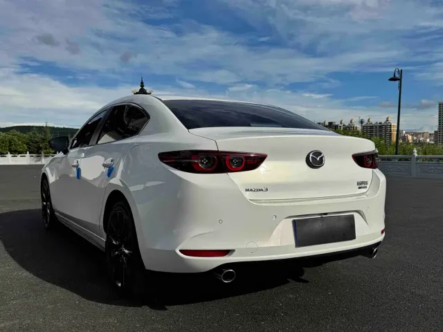 Mazda Axela — Фото автомобиля 4