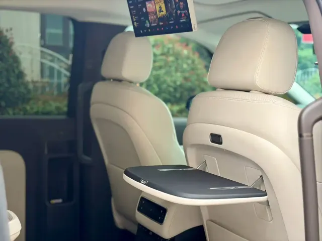 Li Auto MEGA — Фото автомобиля 8
