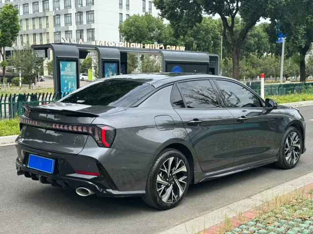 Lynk & Co 03 — Фото автомобиля 8