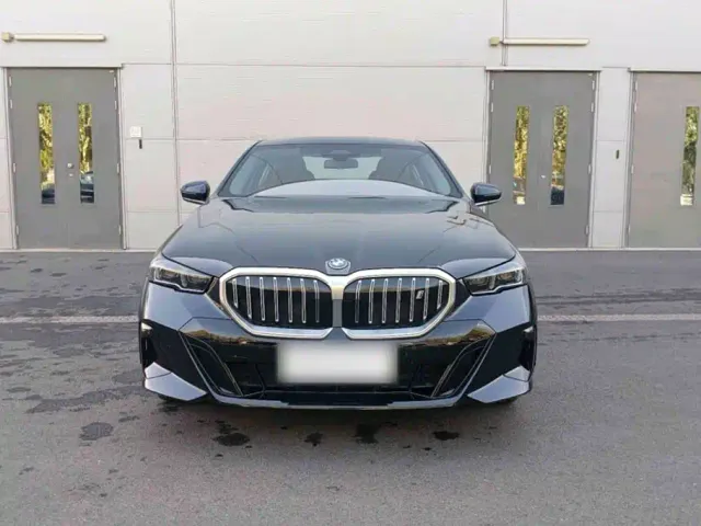 BMW i5 — Фото автомобиля 2