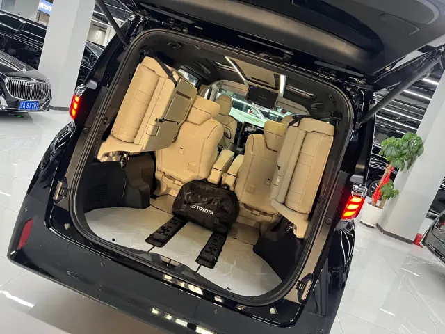 Toyota Alphard — Фото автомобиля 8