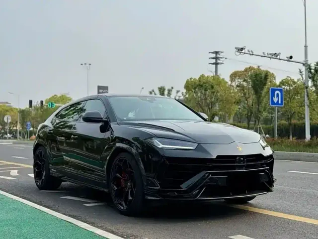Lamborghini Urus — Фото автомобиля 3