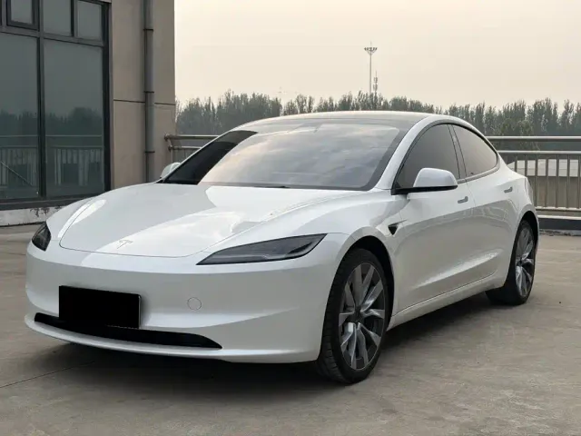 Фотография автомобиля — Tesla Model 3