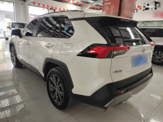Toyota RAV4 — Фото автомобиля 4