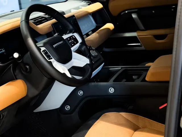 Land Rover Defender — Фото автомобиля 11