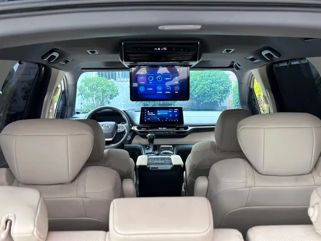 Toyota Sienna — Фото автомобиля 5