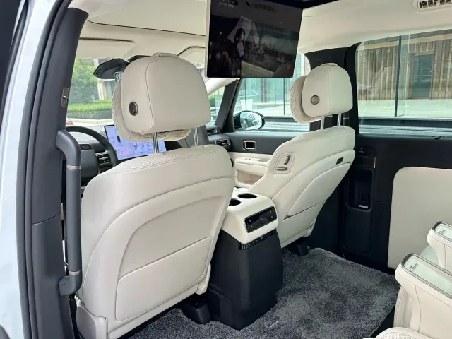 Li Auto MEGA — Фото автомобиля 13