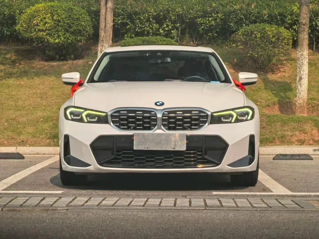 BMW 3 Series — Фото автомобиля 2