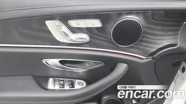 Mercedes-Benz E-Class — Фото автомобиля 25