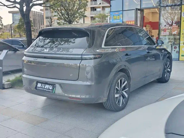 Li Auto L7 — Фото автомобиля 9