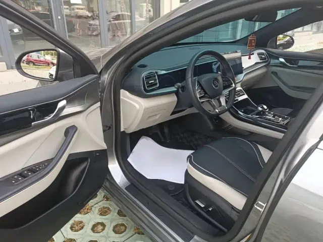BYD Qin PLUS — Фото автомобиля 15