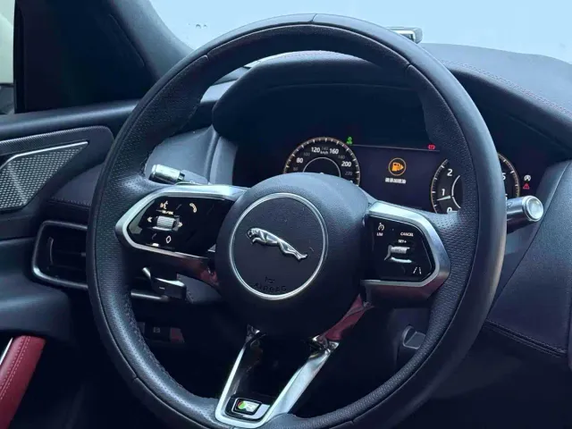 Jaguar XEL — Фото автомобиля 6