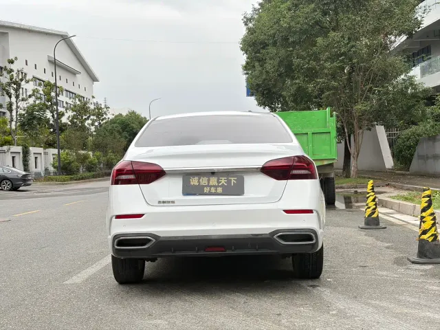 Geely Emgrand — Фото автомобиля 15