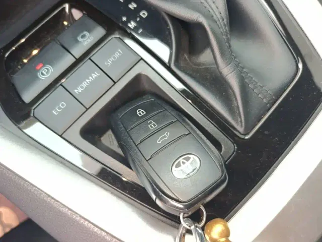 Toyota RAV4 — Фото автомобиля 8