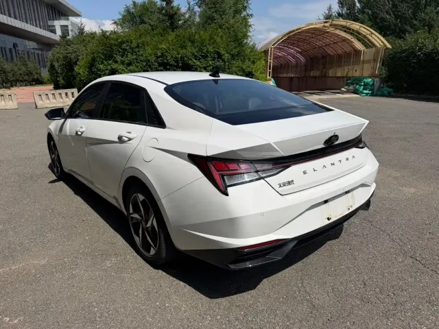 Hyundai Elantra — Фото автомобиля 13